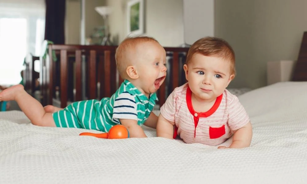 How to Dress a Baby for Bed and Keep